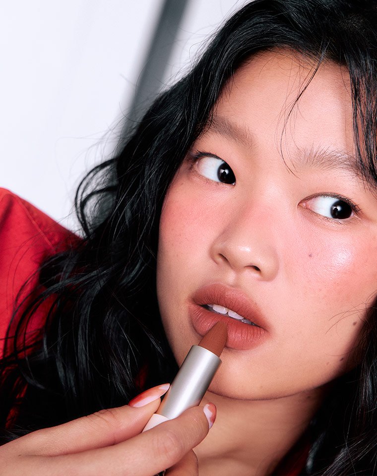 cashmere-hug-lipstick_taupe_beige_mv.jpg