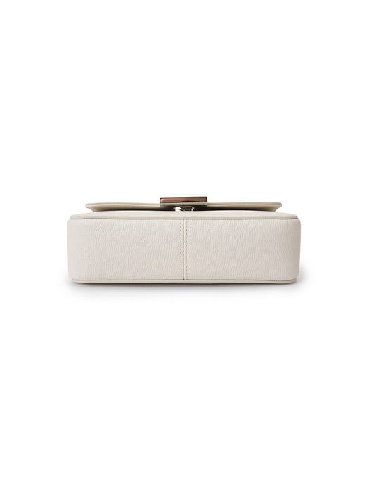 Illian Shoulder Bag 21