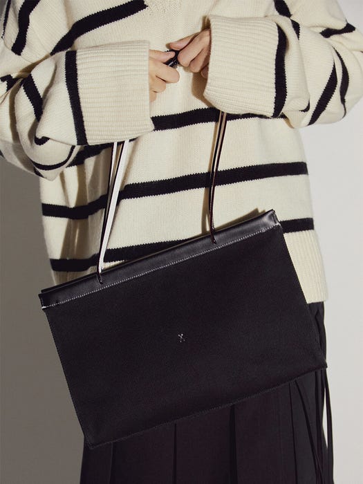 Diana Canvas Shoulder Bag Medium - Black