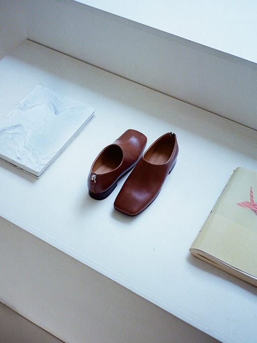 Back Zip Flat Shoes - Brown
